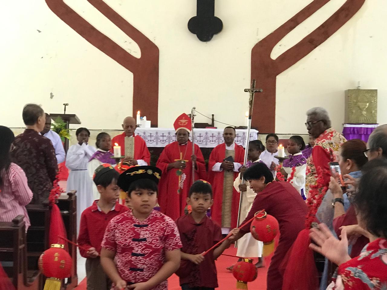 Umat Katolik Tionghoa Timika Rayakan Imlek dengan Misa Syukur di Gereja St. Imanuel Mapurujaya