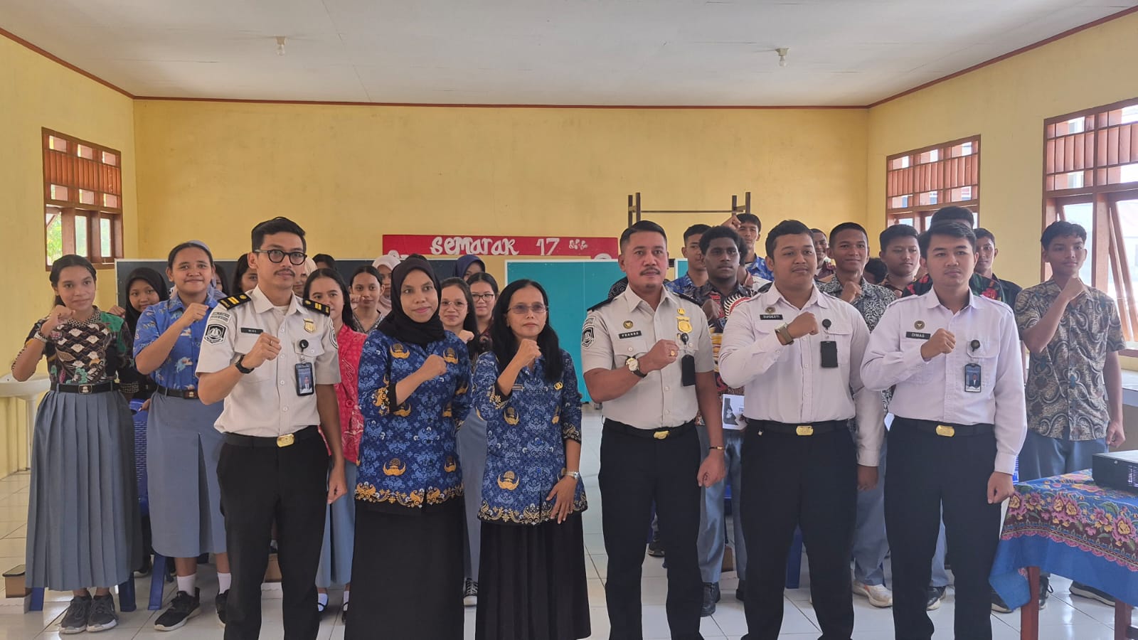 Imigrasi Mimika Dorong Siswa SMA Negeri 6 Pahami Dokumen Perjalanan dan Visa