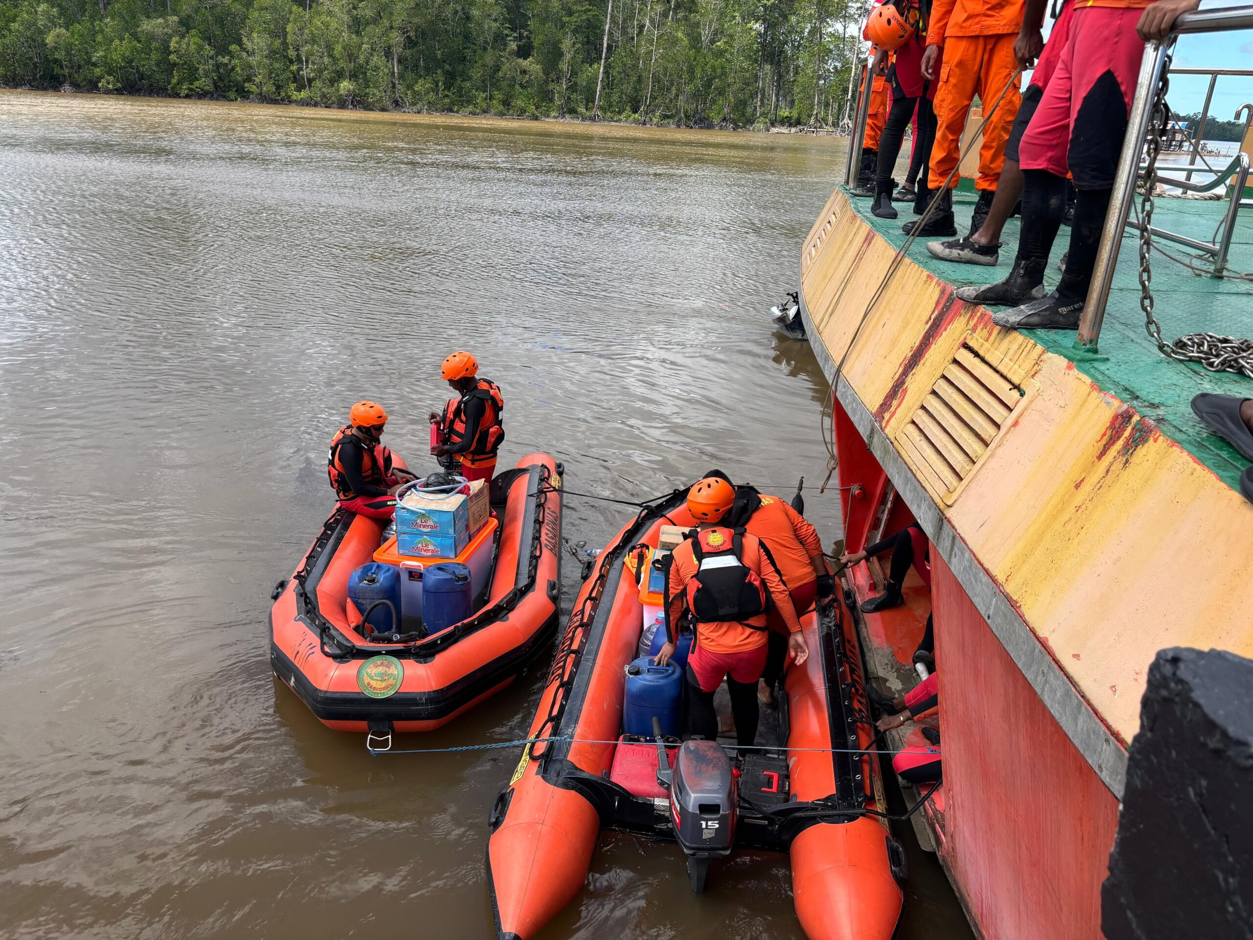 Latihan SAR Satuan di Air, Tim Rescue Timika Simulasikan Evakuasi Kapal
