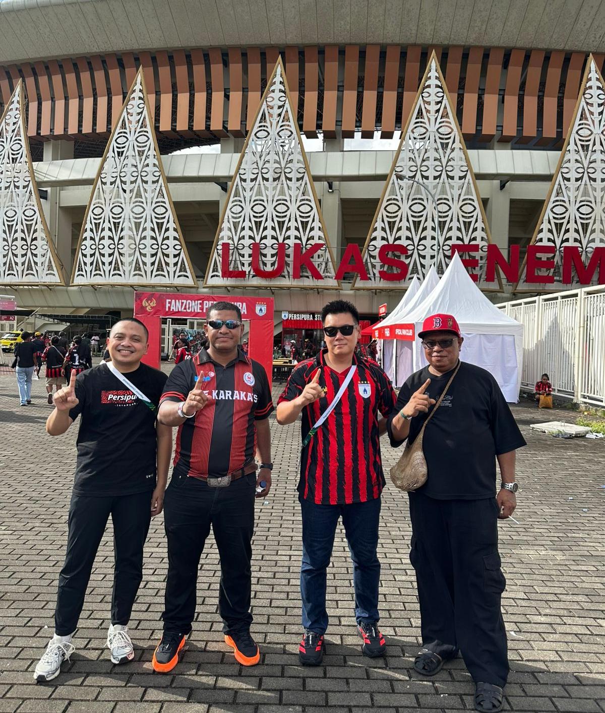 The Karaka’s Fasilitasi Warga Mimika Nobar Persipura vs Adhyaksa FC, Yudha Noya: Persipura Harga Diri Orang Papua