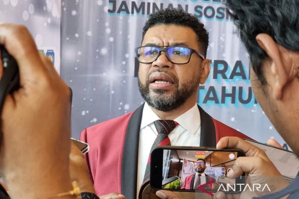 Filep Wamafma Ingatkan Ancaman Deforestasi bagi Generasi Papua