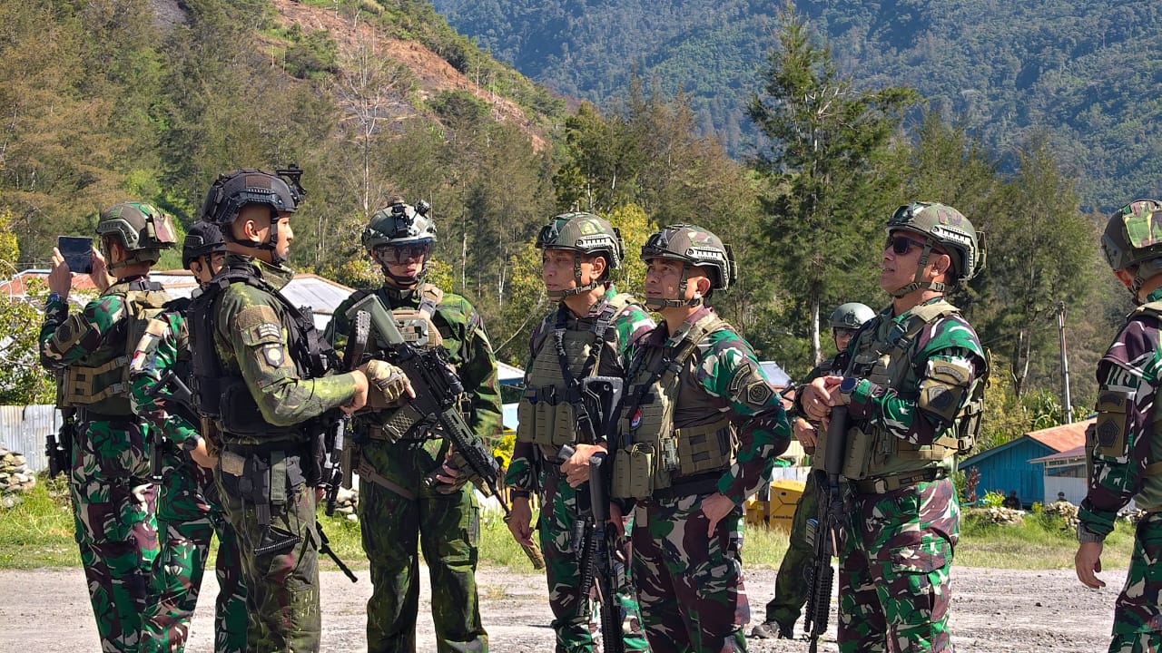 Kunjungi Pos Satgas di Beoga, Kaskogabwilhan III Ingatkan Prajurit Bangun Kepercayaan Masyarakat