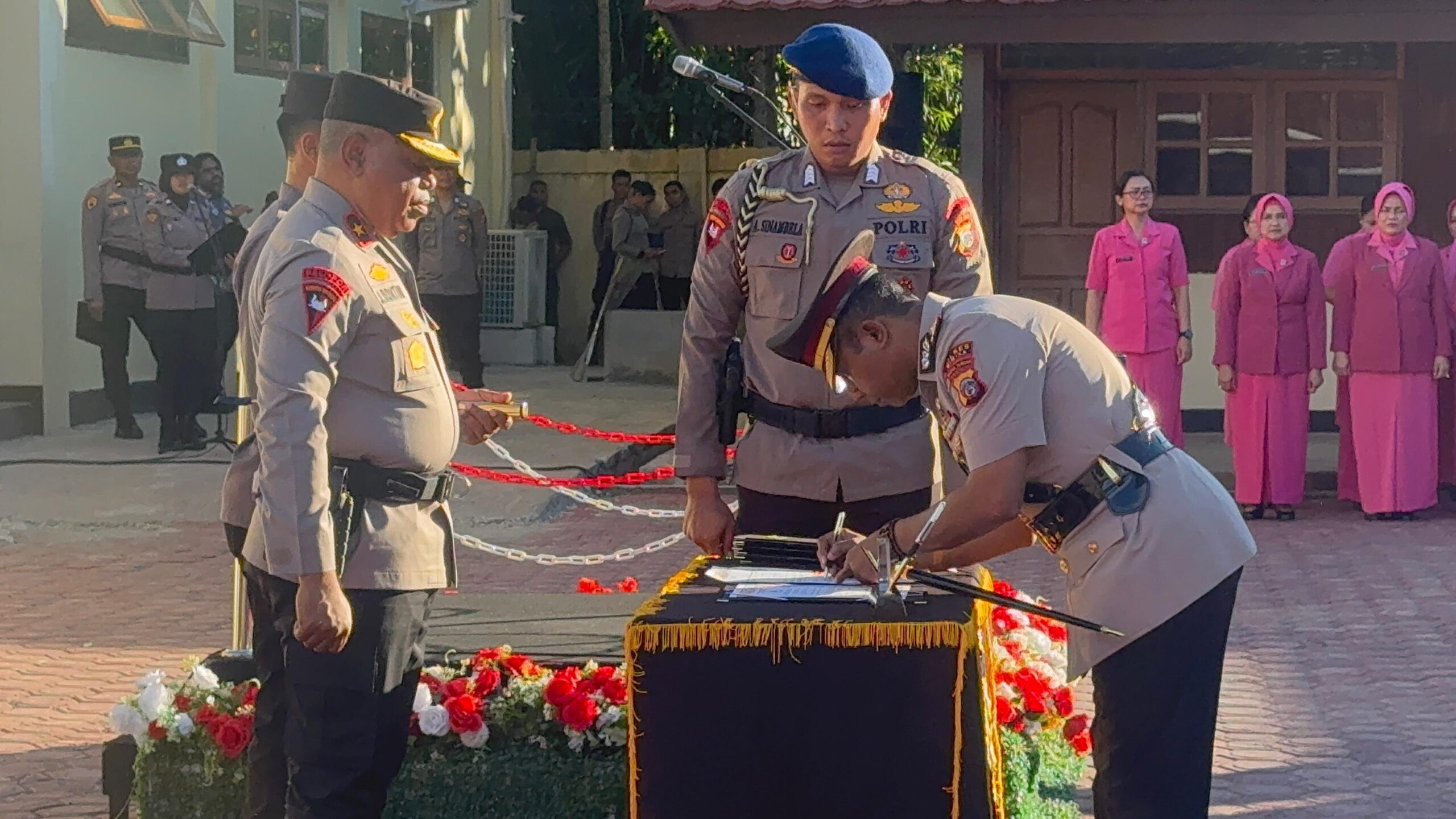 Kapolda Papua Tengah Lantik Sejumlah PJU dan Dua Kapolres, Tekankan Pelayanan Humanis