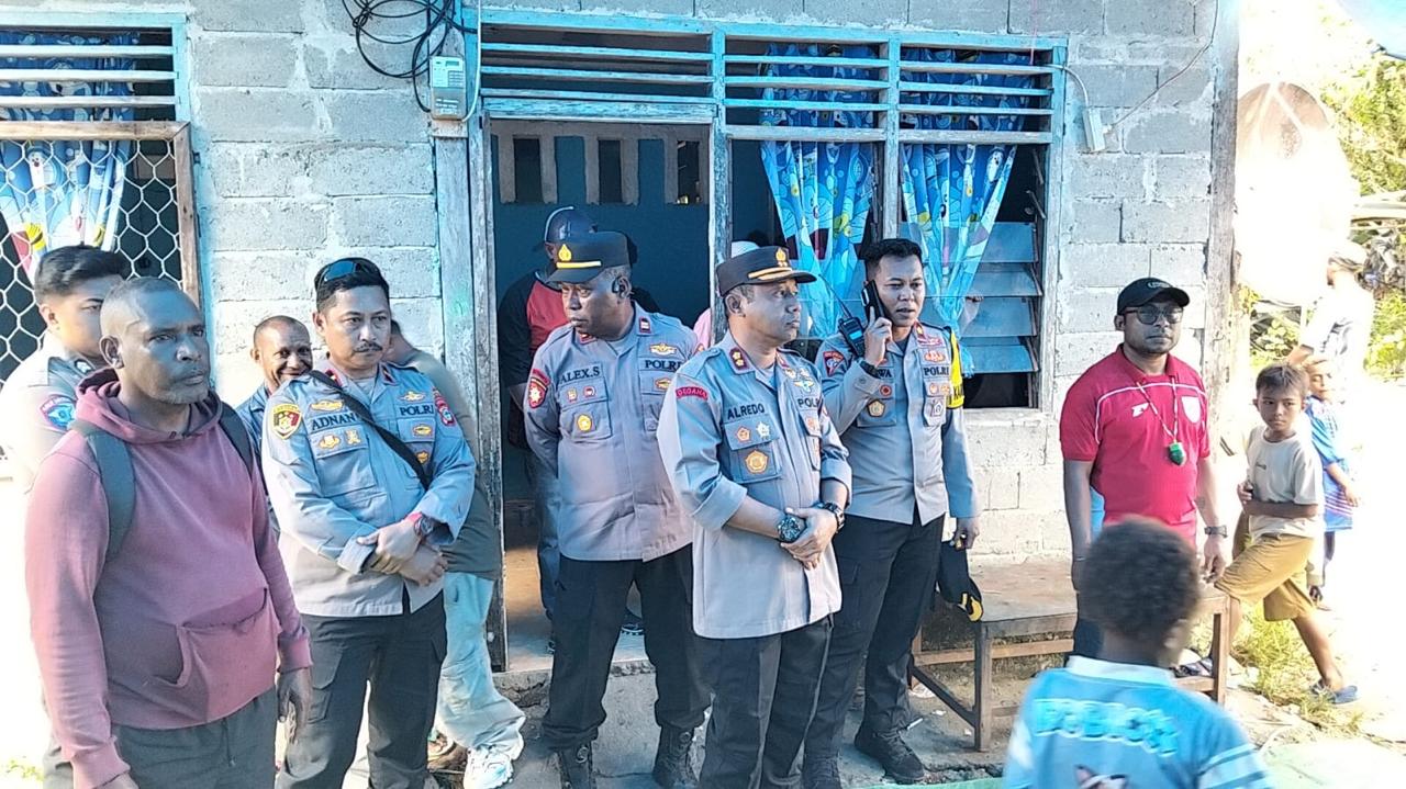 Temui Keluarga Korban Penikaman di Poumako, Kapolres Mimika Pastikan Pelaku Diproses Hukum