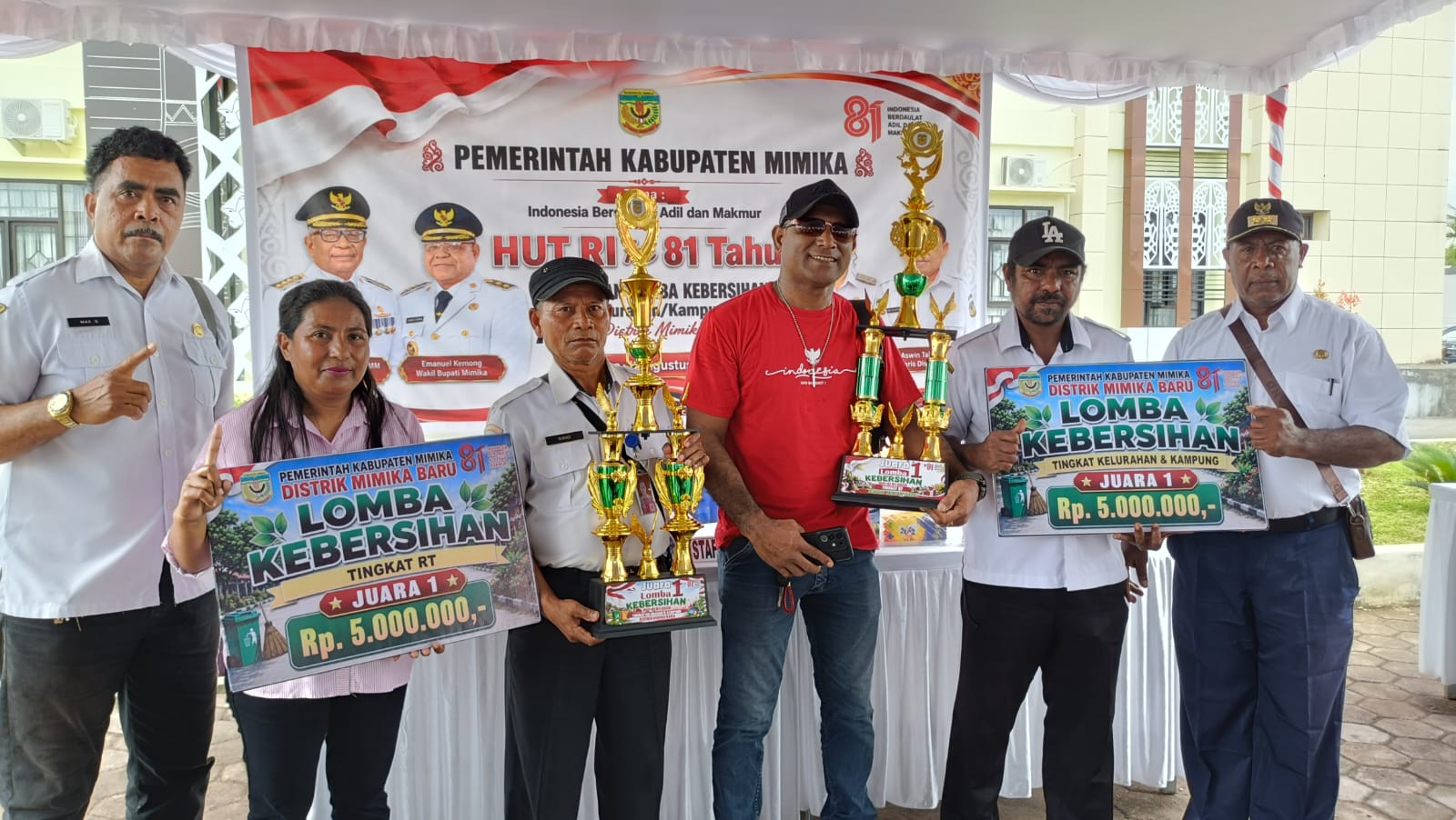 Kelurahan Wanagon dan RT 17 Raih Trofi Utama Lomba Kebersihan Distrik Mimika Baru
