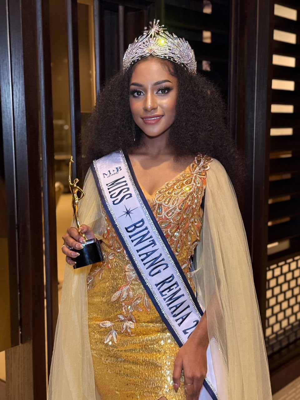 Remaja Asal Timika Velofina Rumlus Raih Gelar Miss Bintang Remaja Nasional
