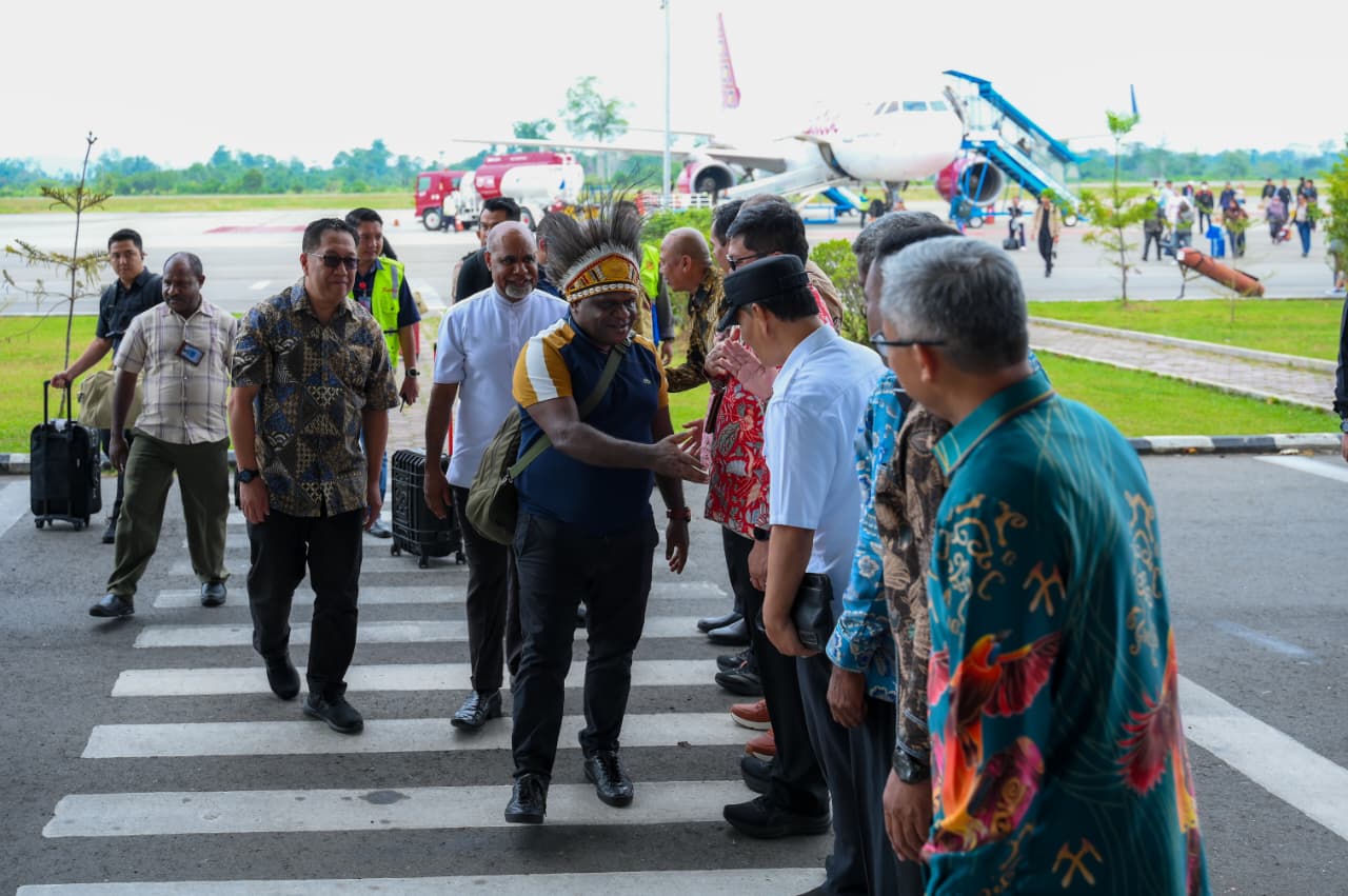Natalius Pigai Tiba di Nabire, Pulang Kampung Hadiri HUT ke-81 RI