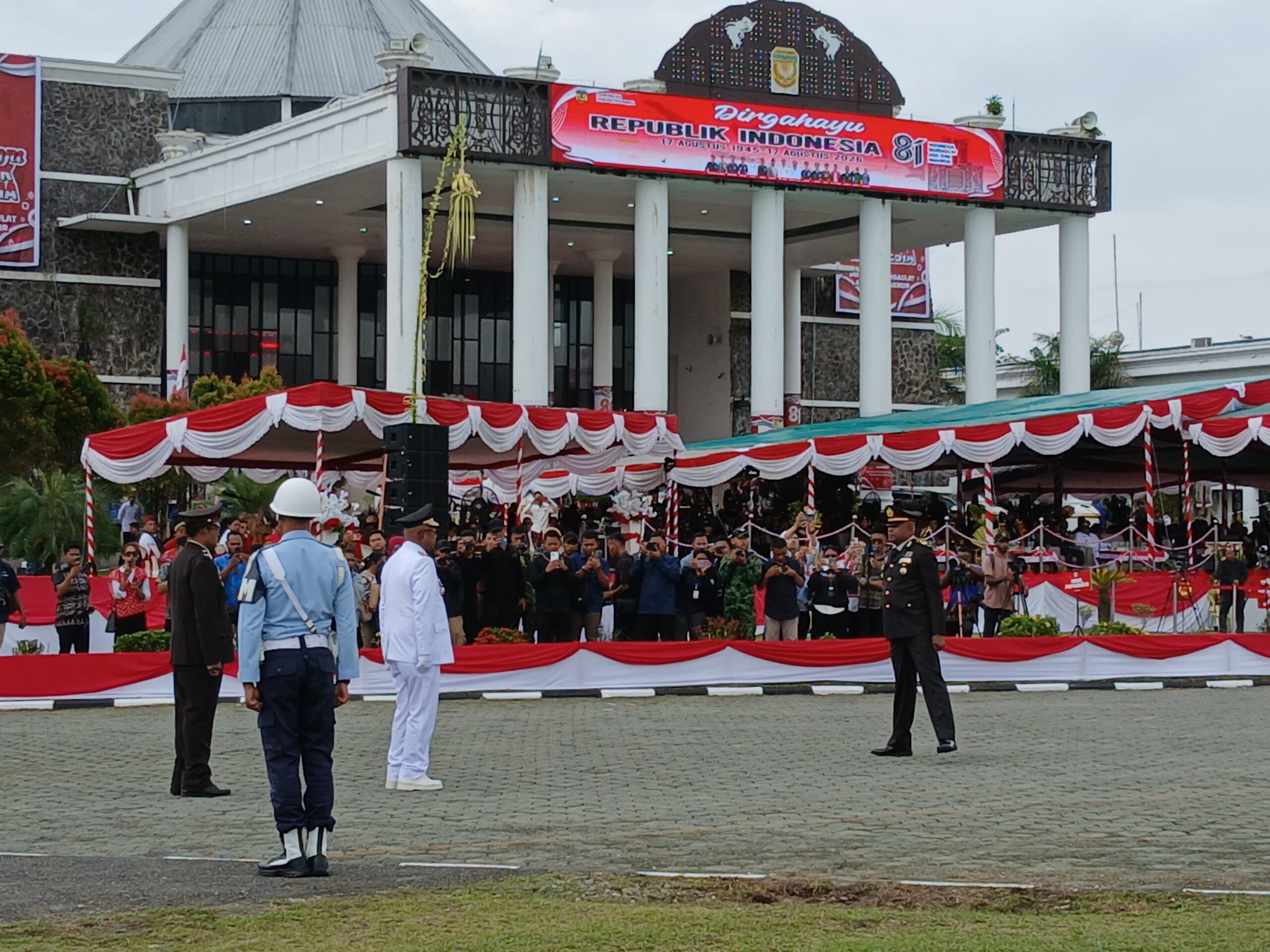 Merah Putih Berkibar, Formasi Garuda Paskibraka Warnai HUT RI di Mimika