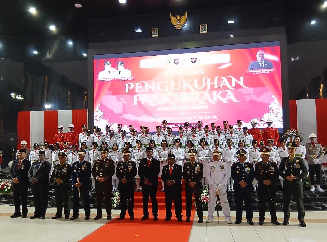 Bupati Johanes Rettob Kukuhkan Paskibraka Mimika, Pesan Disiplin dan Nasionalisme